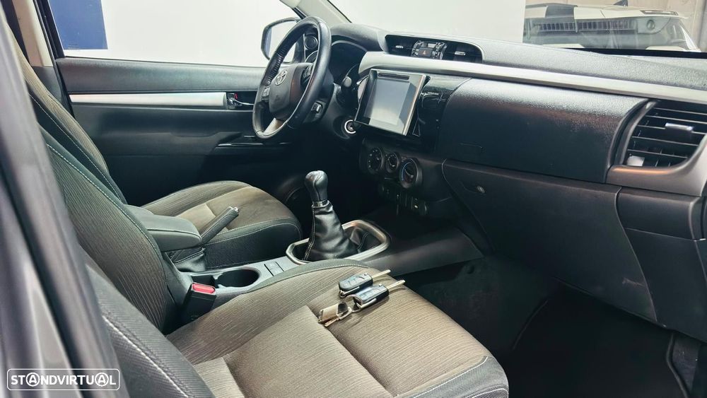 Toyota Hilux 2.4 D-4D 2WD CD Tracker - 10