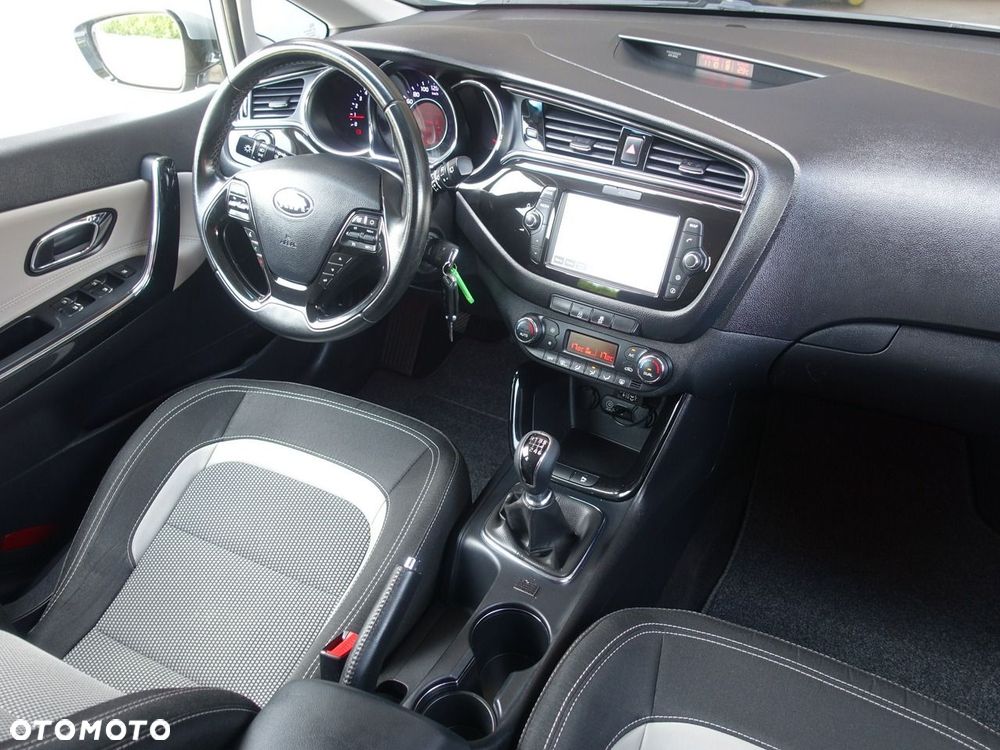 Kia Ceed - 11