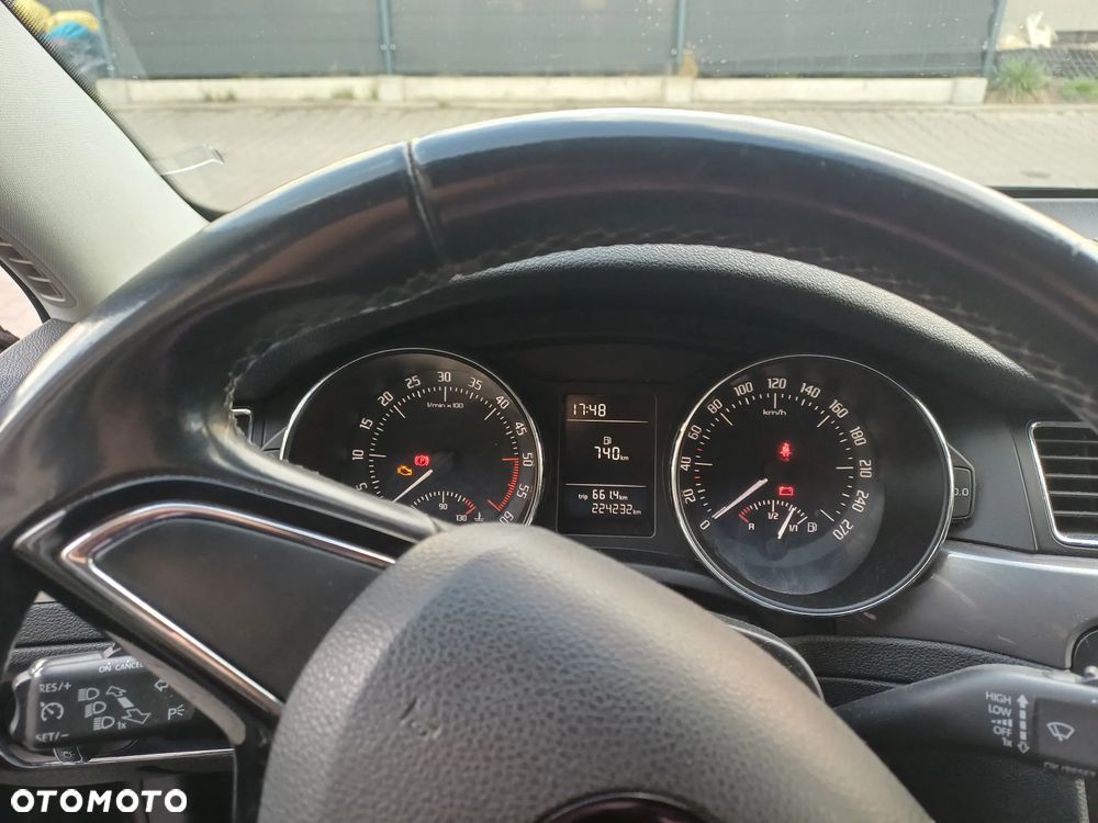 Skoda Superb 1.6 TDI Ambition - 9