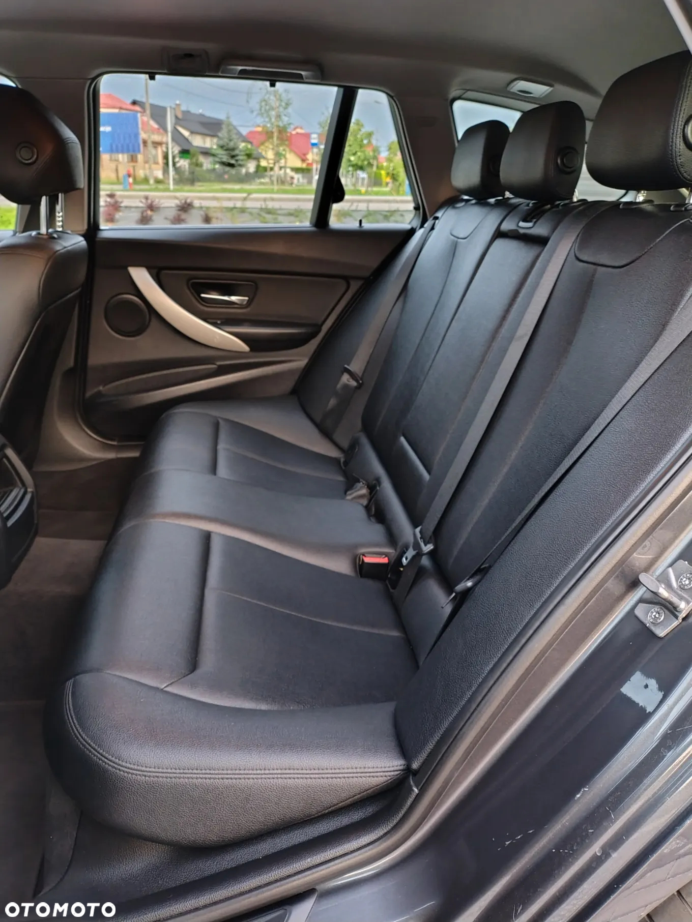 BMW Seria 3 318d Touring - 12