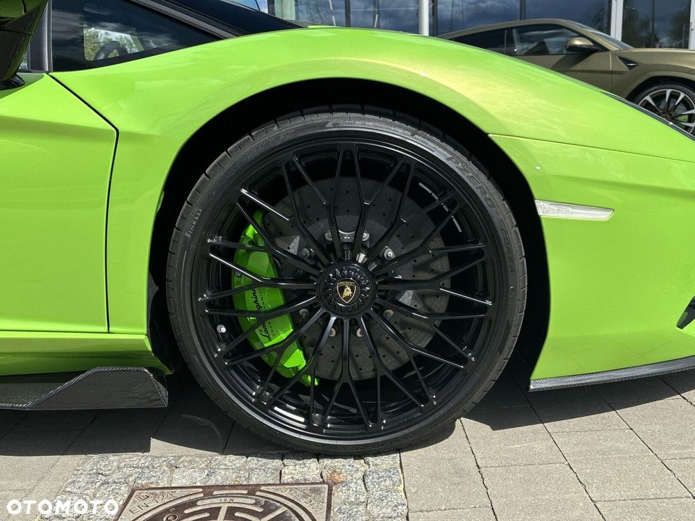 Lamborghini Aventador - 20