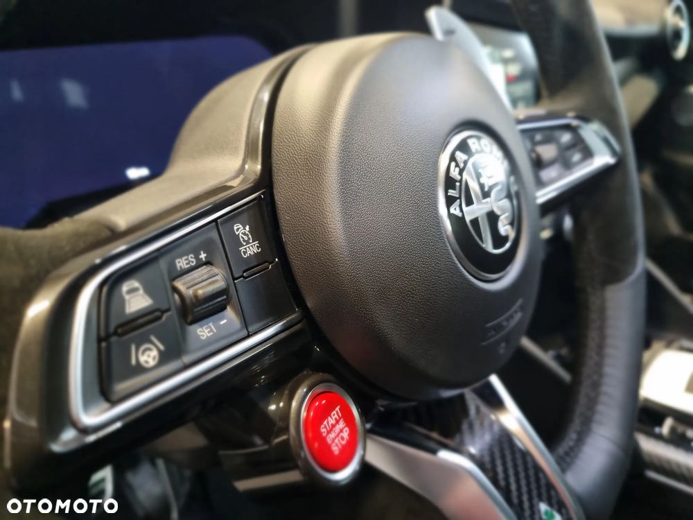 Alfa Romeo Giulia 2.9 V6 Bi-Turbo AT8 Quadrifoglio - 13