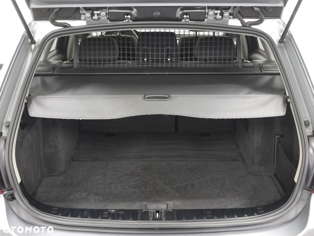 BMW Seria 3 320d xDrive DPF - 23