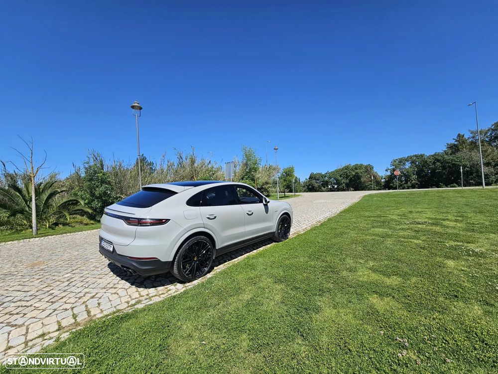 Porsche Cayenne Coupé E-Hybrid - 8