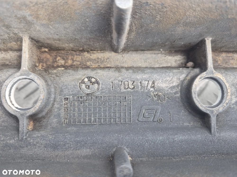 Pokrywa zaworów Prawa strona BMW 5 E39 M62 4.4 3.5 1703174 - 8