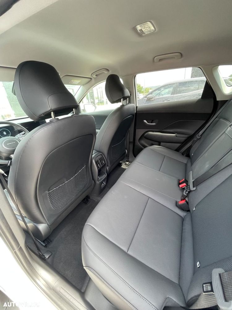 Hyundai KONA - 8