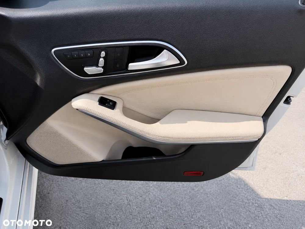 Mercedes-Benz CLA 250 4Matic 7G-DCT - 21