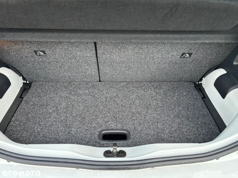 Volkswagen up! white style - 22