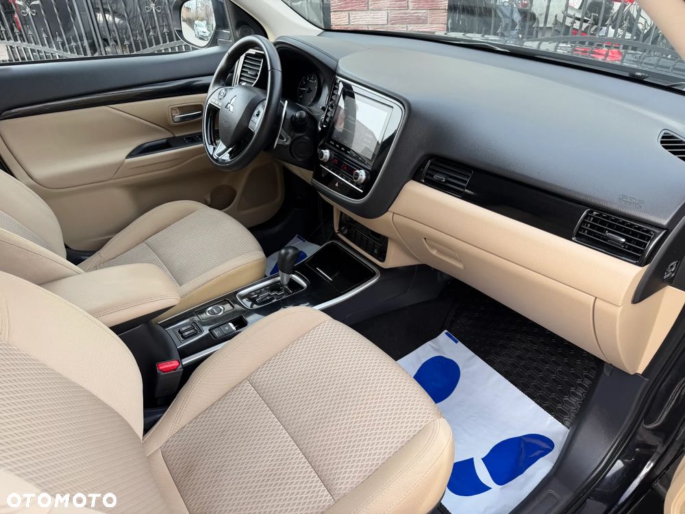 Mitsubishi Outlander 2.0 Intense + Navi 4WD CVT - 11