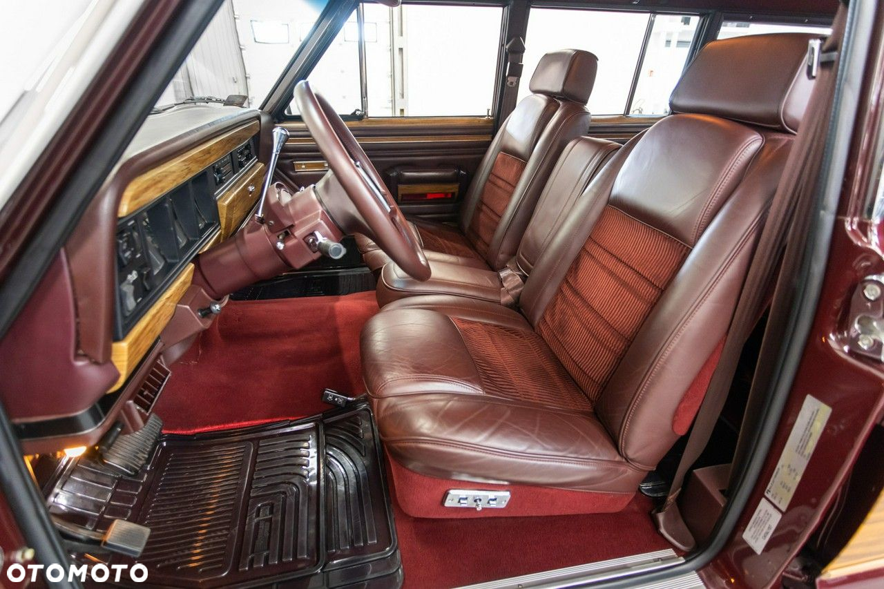 Jeep Wagoneer - 28