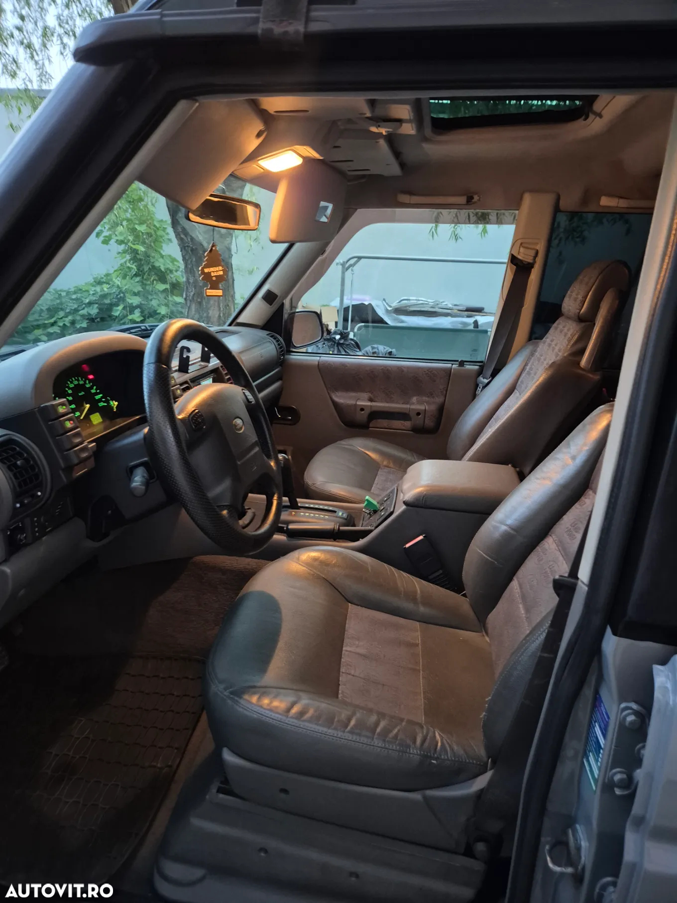 Land Rover Discovery - 4