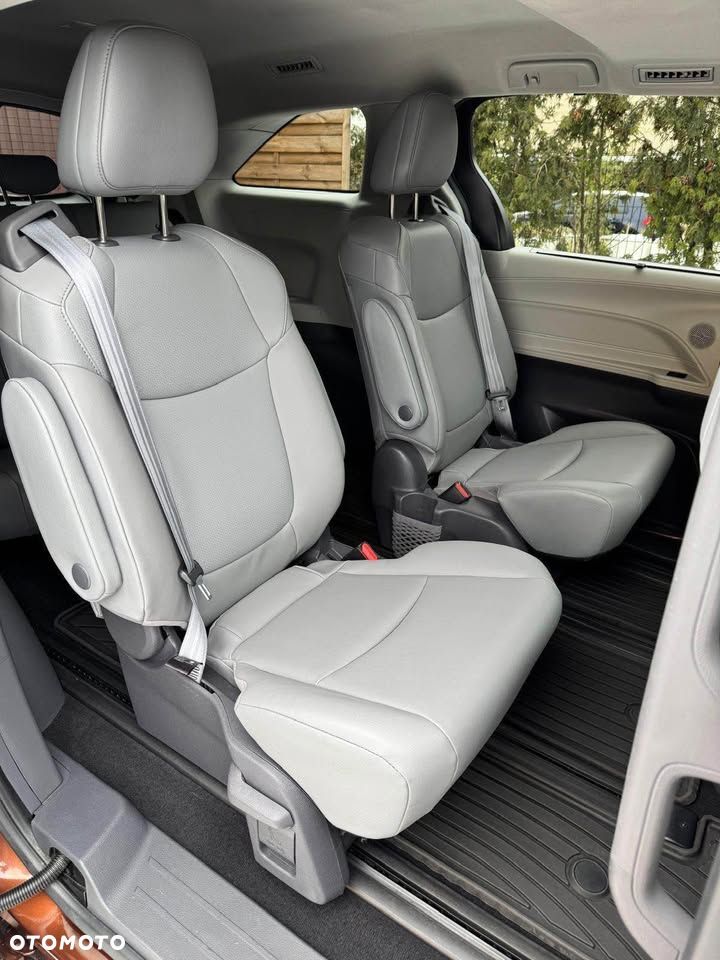 Toyota Sienna - 12