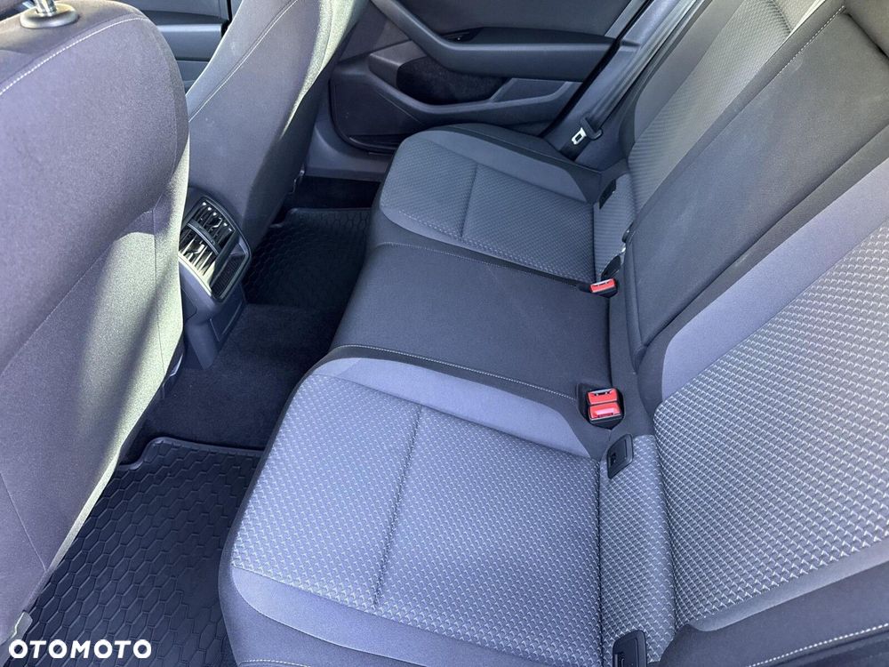 Volkswagen Passat - 38