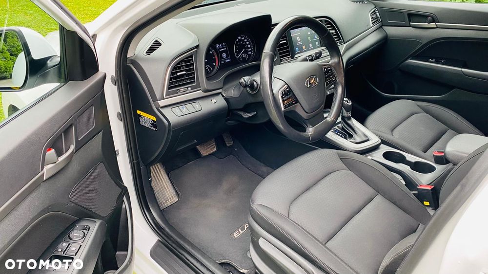 Hyundai Elantra - 19