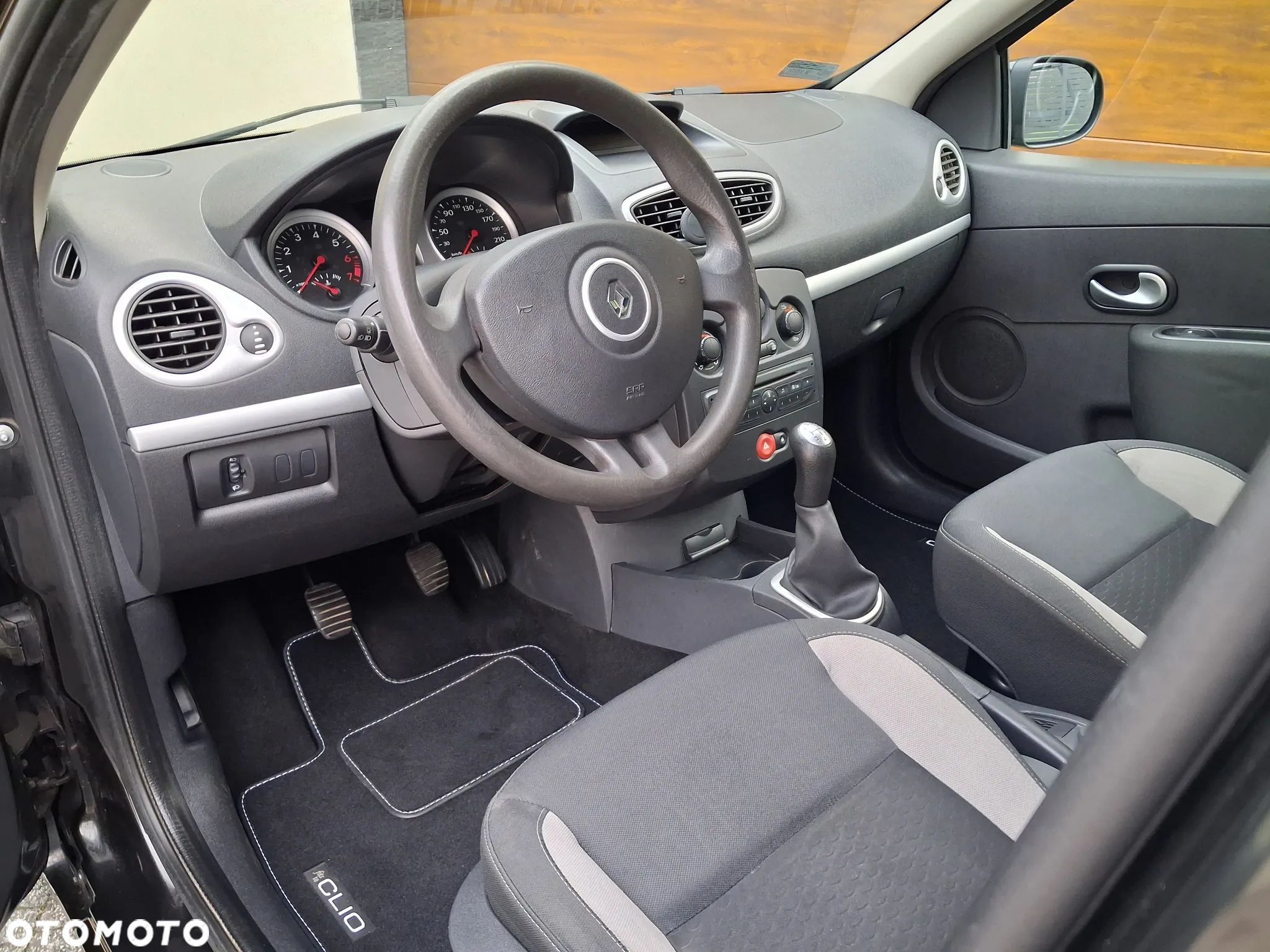 Renault Clio 1.2 16V Alize - 1