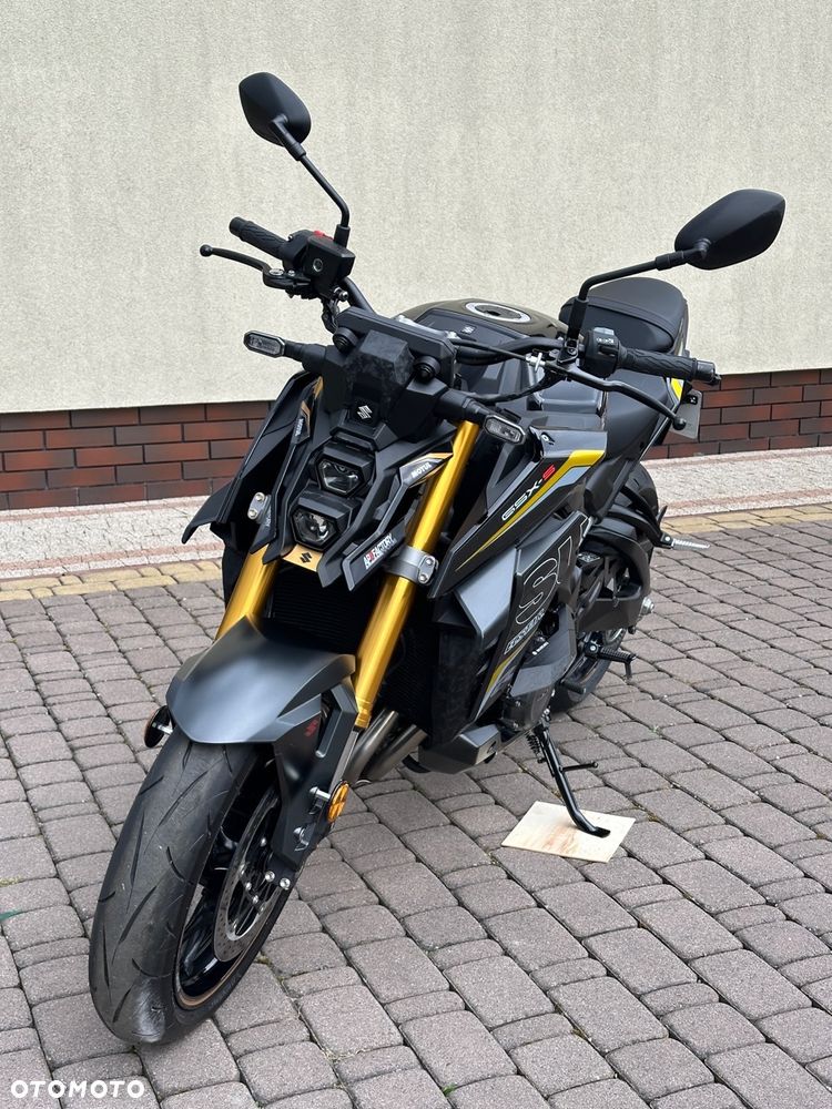 Suzuki GSX - 7
