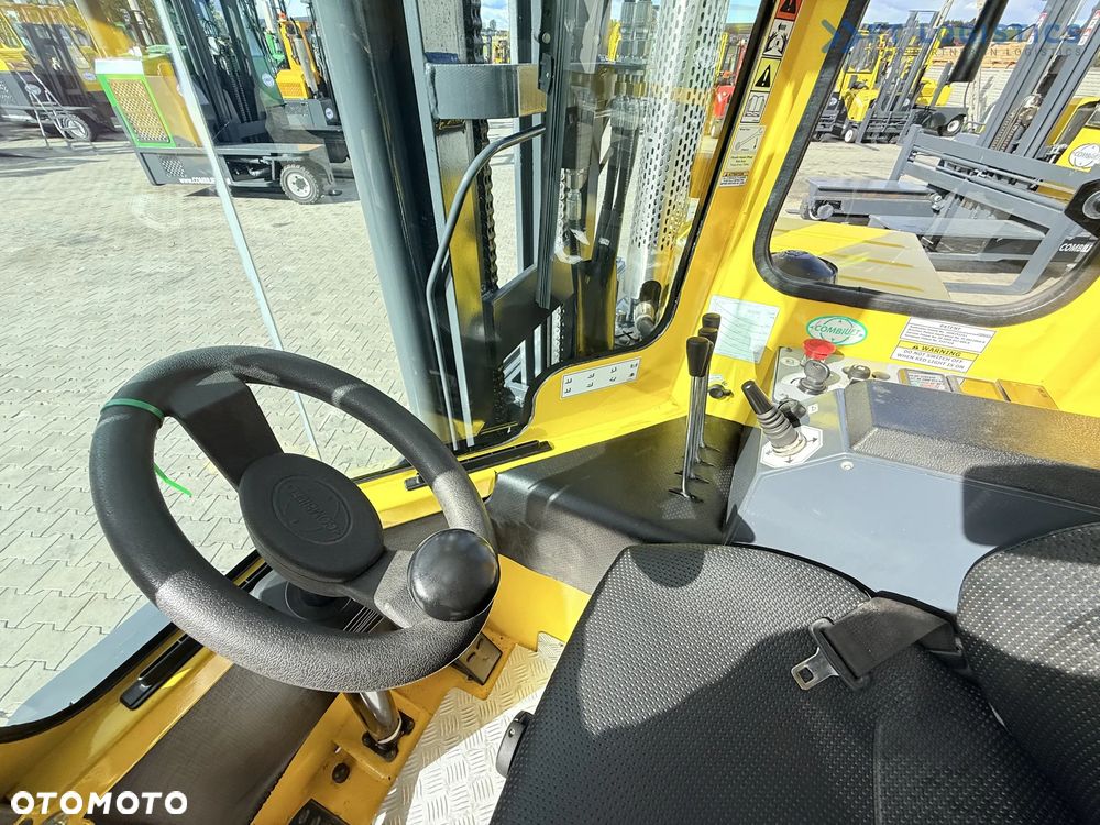 Combilift WÓZEK CZTEROKIERUNKOWY - WIELOKIERUNKOWY / JEDYNIE 491 MTH / C2500 / GAS / DUPLEX 4600MM / KRÓTKI - JEDYNIE 1900MM / SZEROKI 2700 POZYCJONER WIDEŁ / OGRZEWANIE / PEŁNA OGRZEWANA KABINA / STAN IDEALNY / Szeroka oferta wózków czterokierunkowych i bocznych, dopasowanych do różnorodnych potrzeb i zastosowań - 16