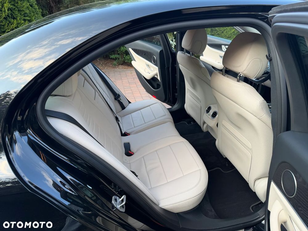 Mercedes-Benz Klasa E 220 d 4-Matic Business Edition 9G-TRONIC - 16