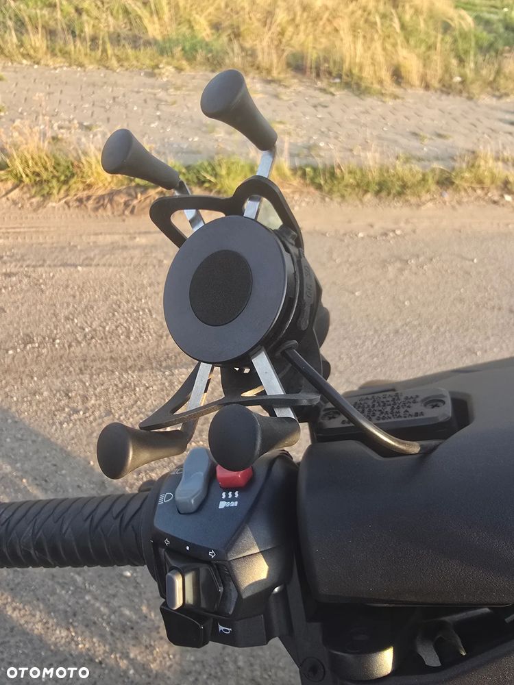 Kymco AK 550 - 10
