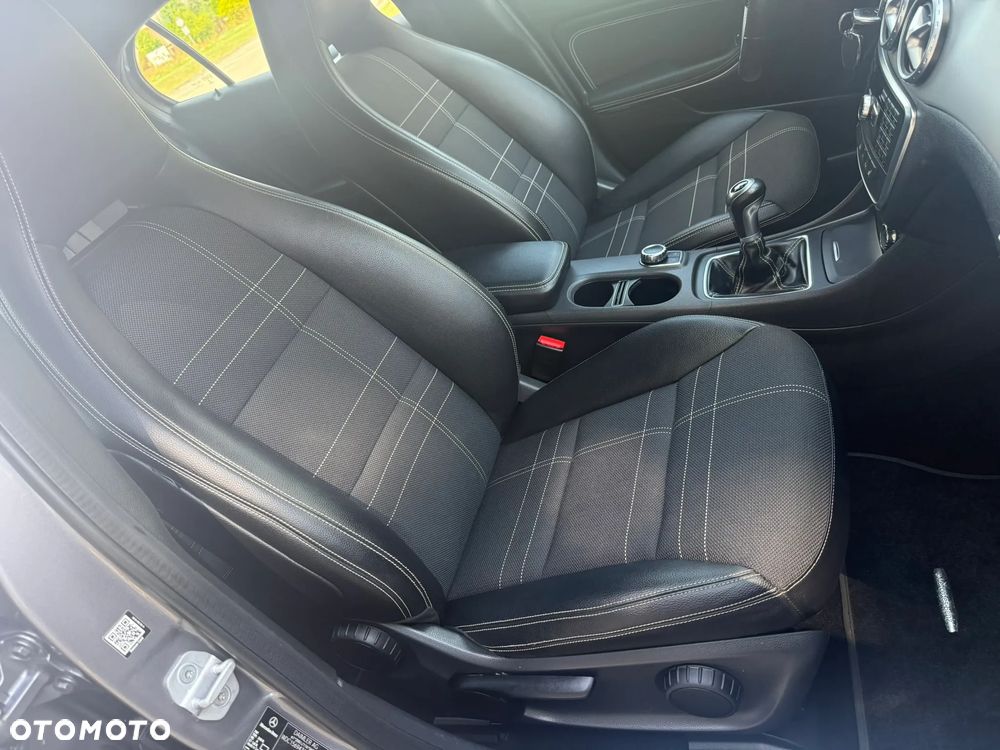 Mercedes-Benz GLA 200 UrbanStyle Edition - 38