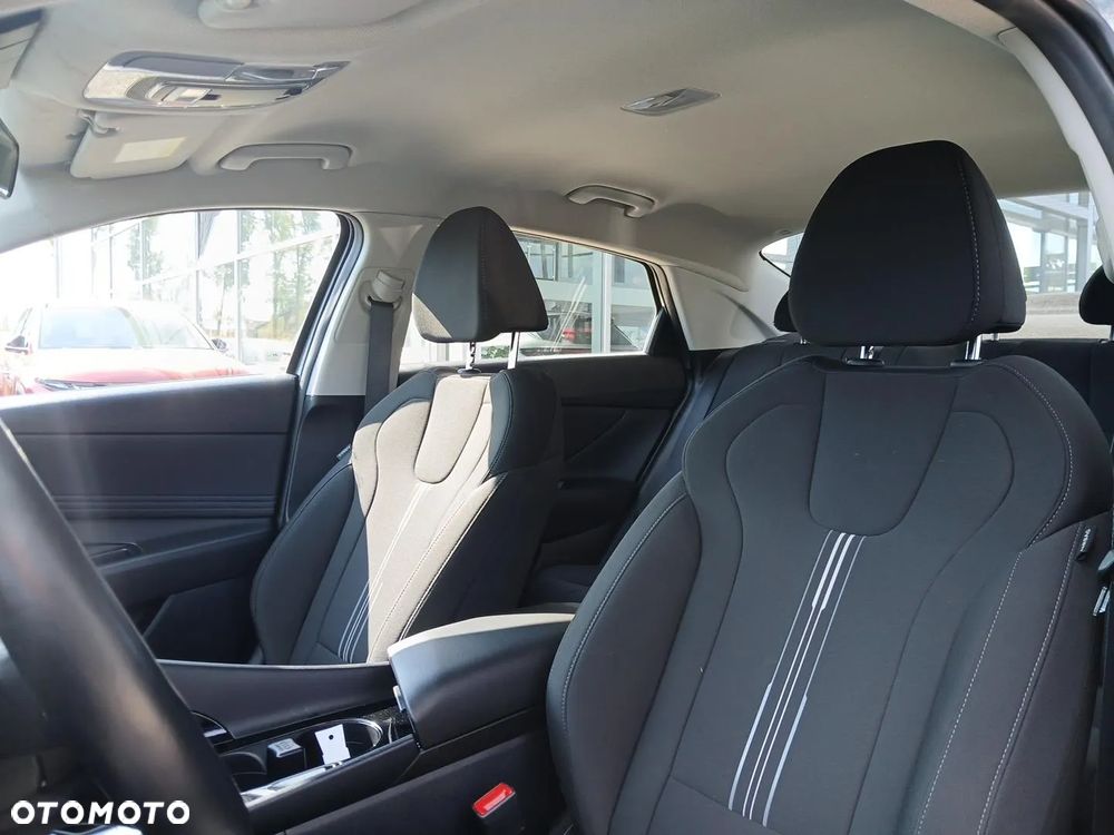 Hyundai Elantra 1.6 Smart CVT - 11