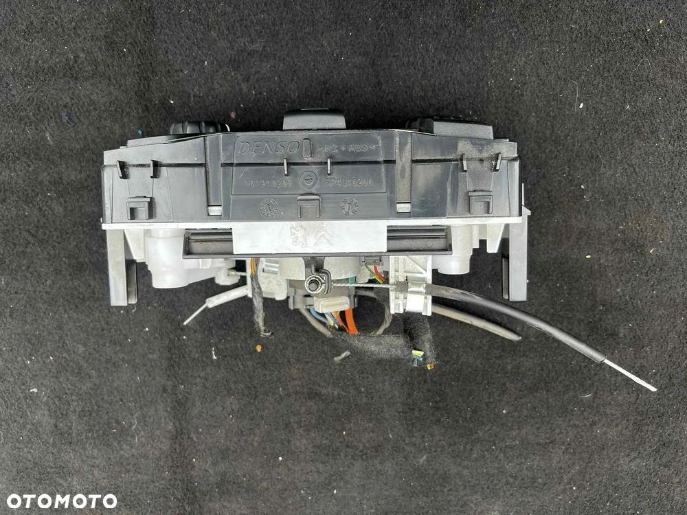 Peugeot 301 - RADIO, Klimatronik, Panel sterowania lusterek - 98049164 - 9