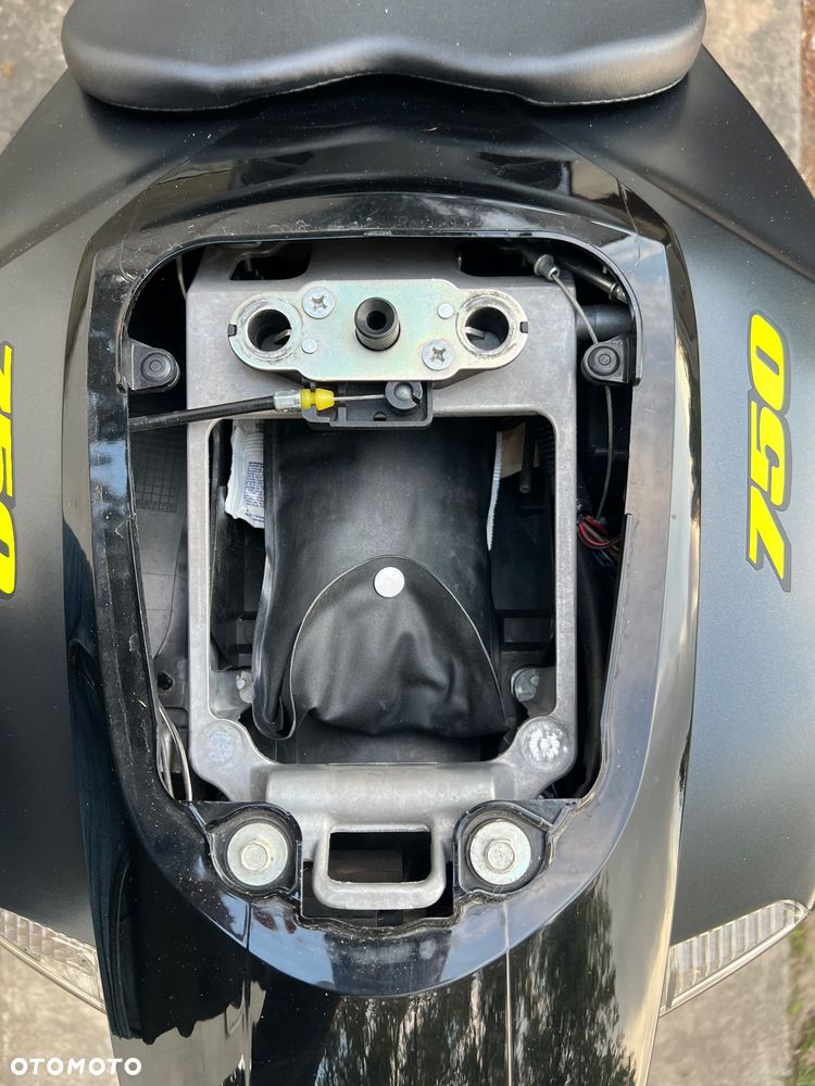 Suzuki GSX-R - 15