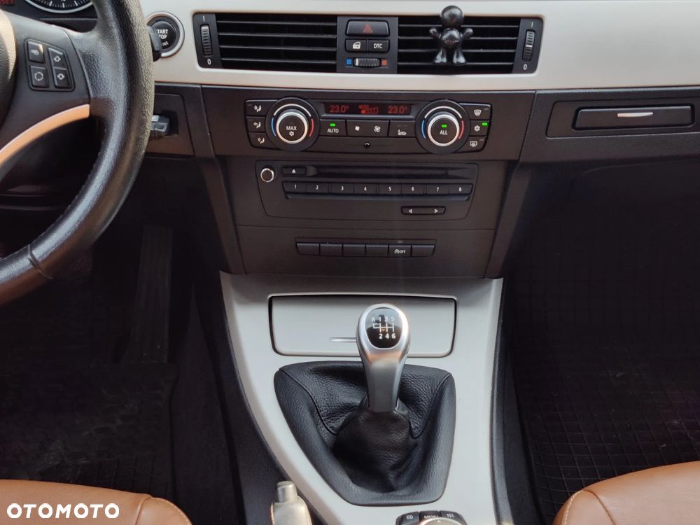 BMW Seria 3 320i Edition Exclusive - 11