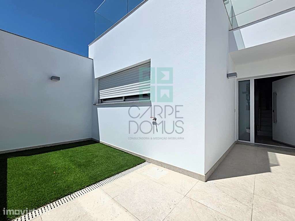 Moradia T4 com Piscina e Garagem Dupla perto do Centro de Tavira - Grande imagem: 5/31