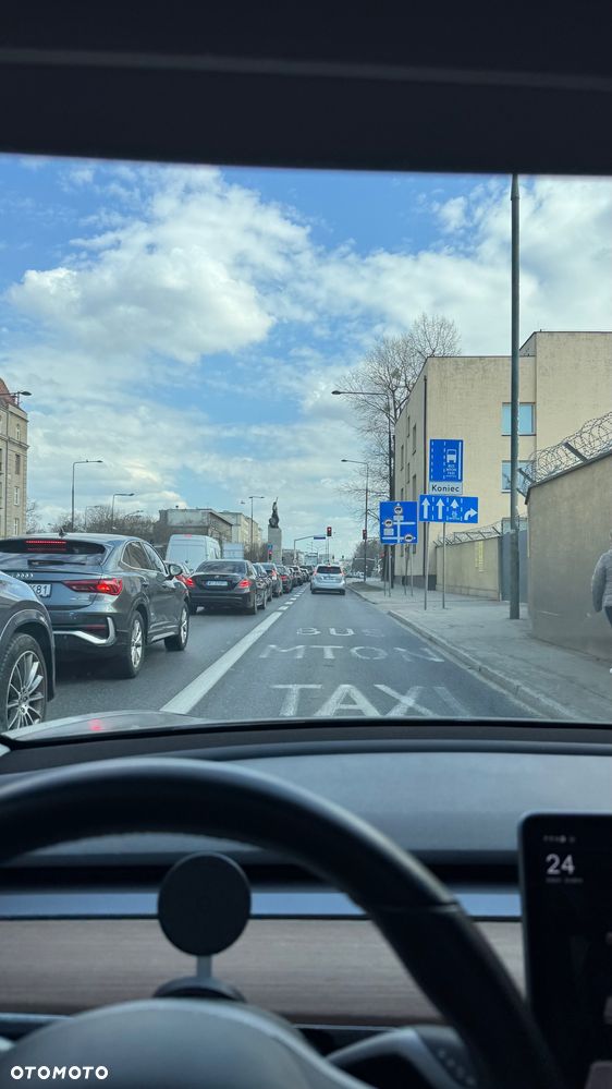 Tesla Model 3 - 24