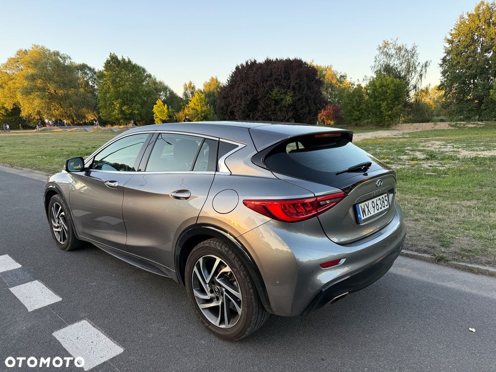 Infiniti Q30 1.6t Premium Tech 7DCT - 12