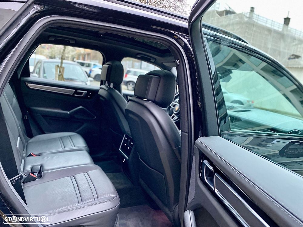 Porsche Cayenne S - 35