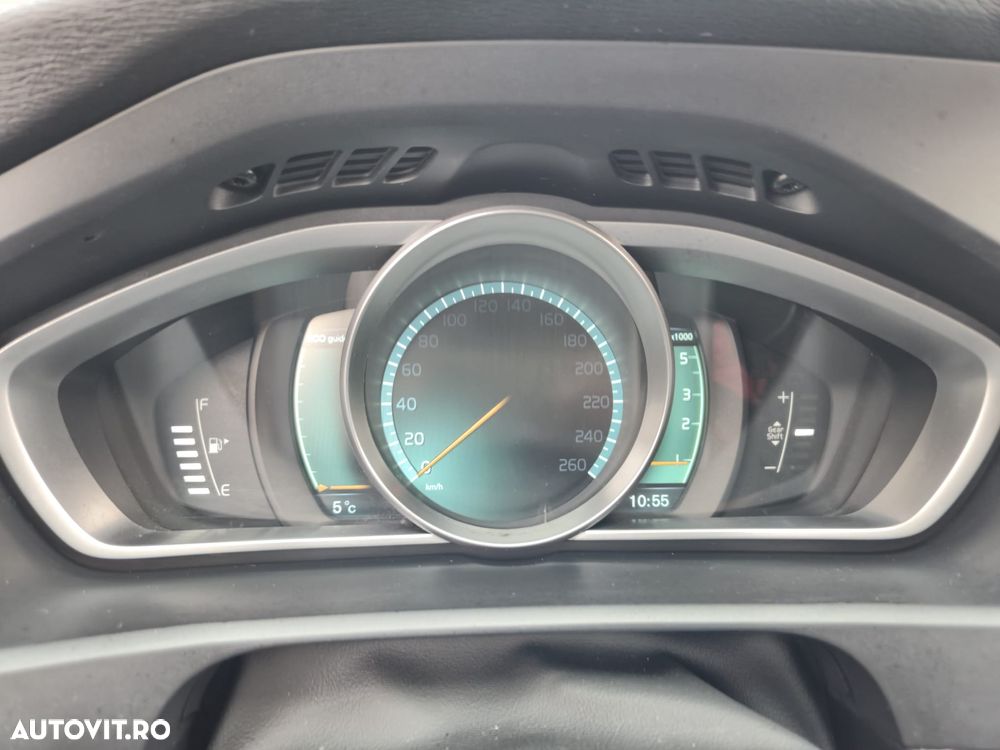 Volvo V40 D2 R-Design - 12