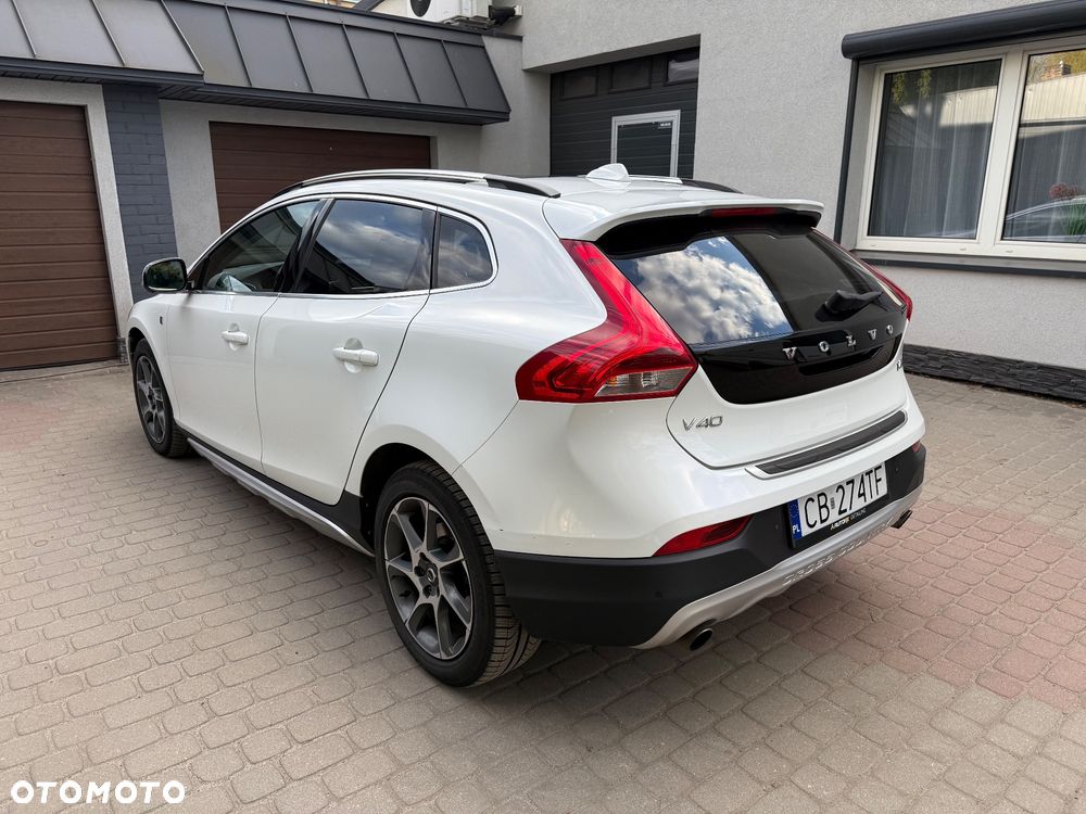 Volvo V40 Cross Country T4 Drive-E Ocean Race - 22