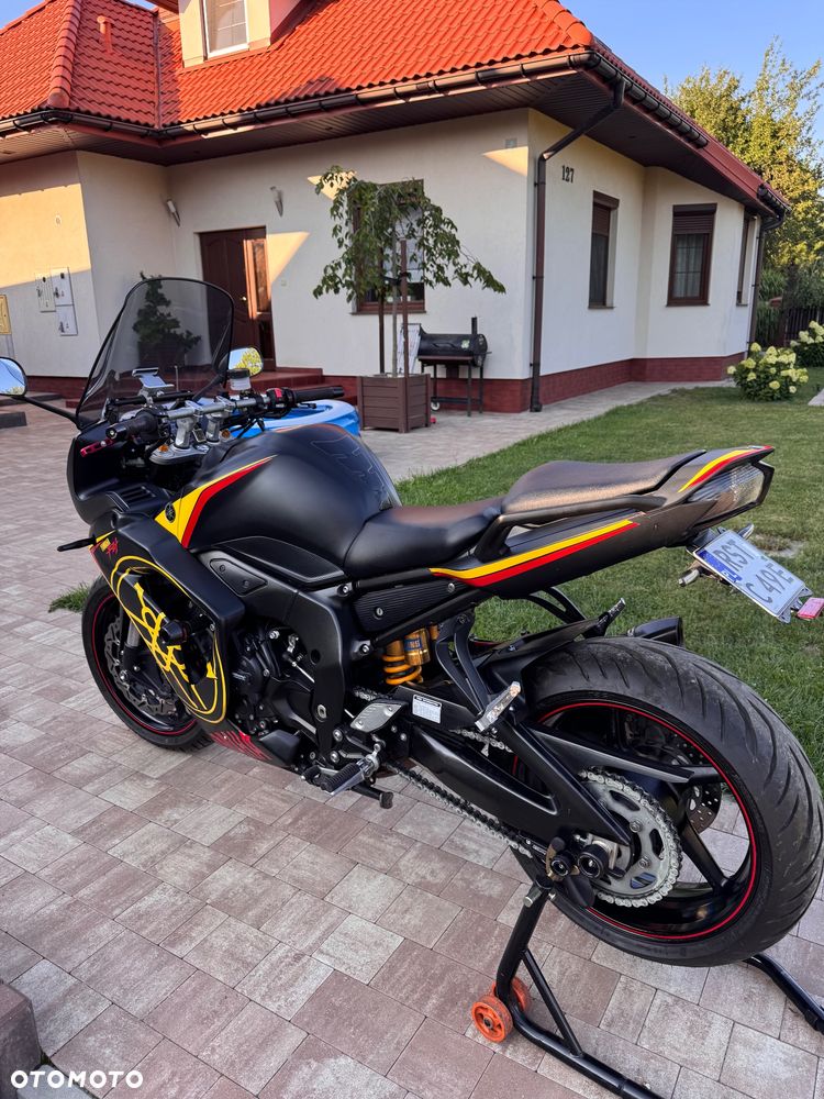 Yamaha FZ - 11