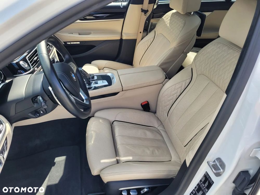 BMW Seria 7 750Li xDrive - 10