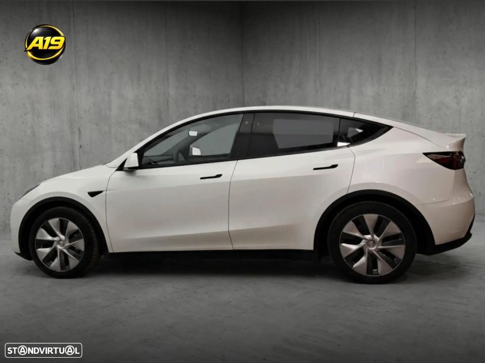 Tesla Model Y - 3