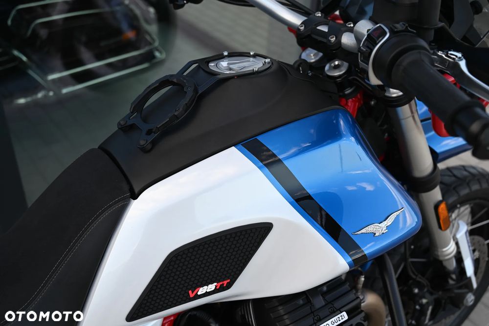 Moto Guzzi V85 - 22