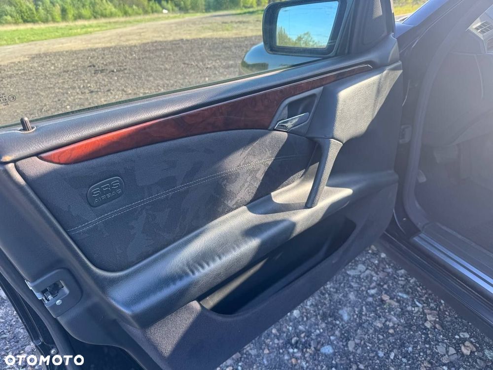 Mercedes-Benz Klasa E - 21