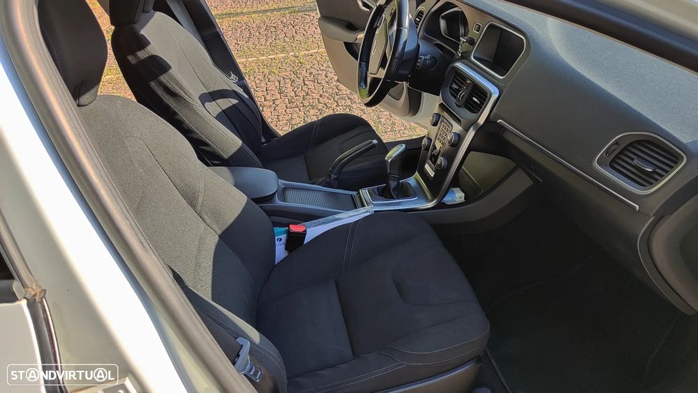 Volvo V40 ver-1-6-d2-eco-momentum - 8