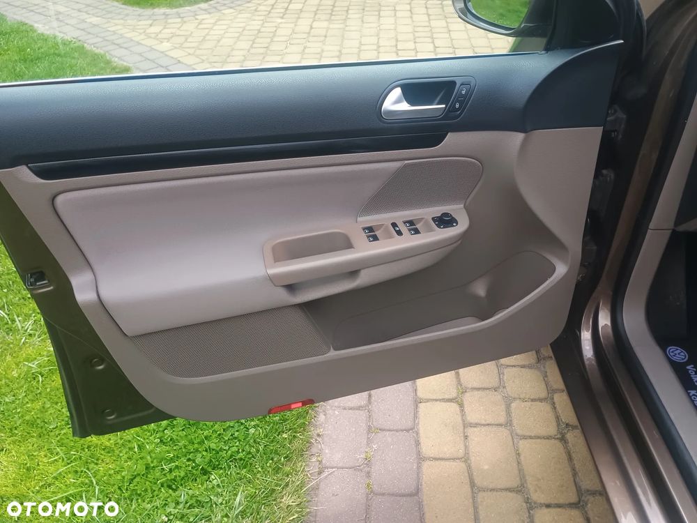 Volkswagen Golf - 11