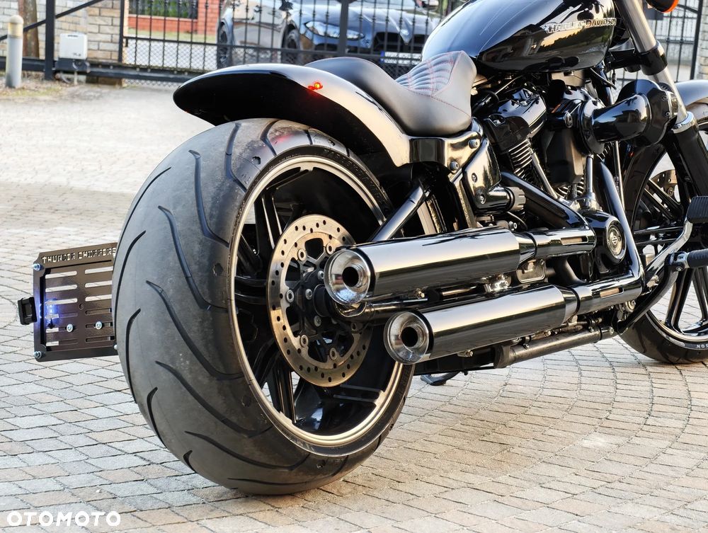 Harley-Davidson Softail Breakout - 24