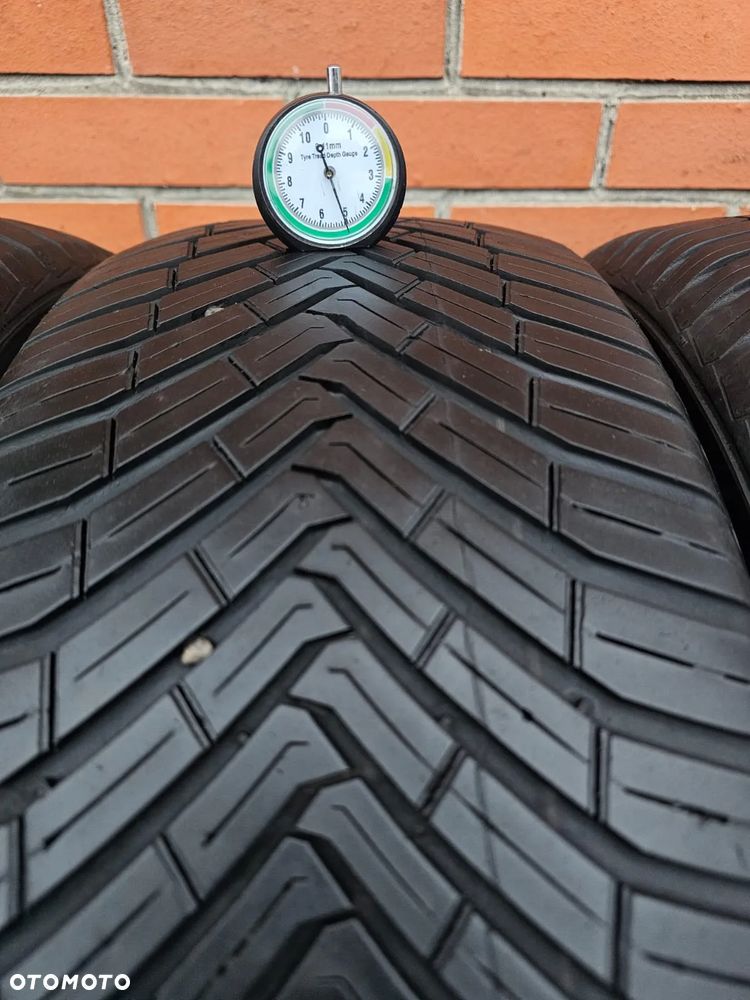 (A41) 235/55R18 100V 5-6mm 19r / Continental AllSeasonContact - 8
