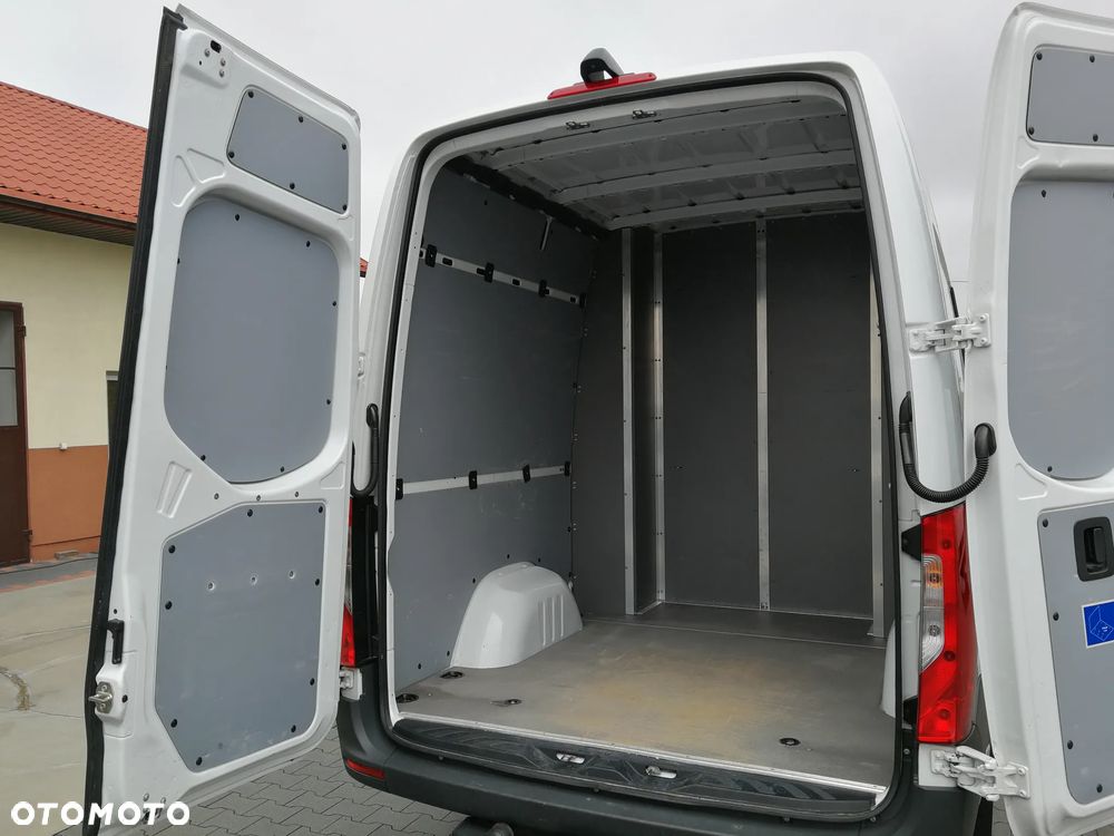 Mercedes-Benz Sprinter 319 - 7
