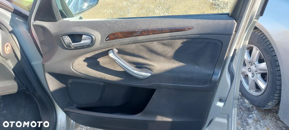 Ford Galaxy 2.2 TDCi Ghia - 14