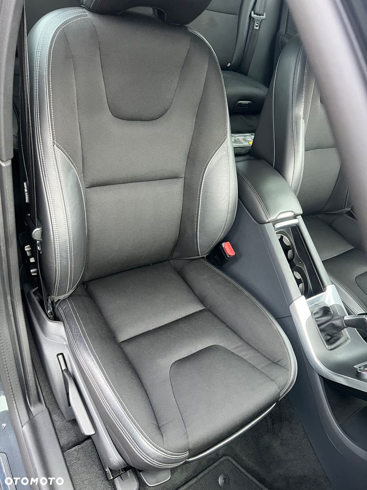 Volvo V60 D3 Momentum Core - 34