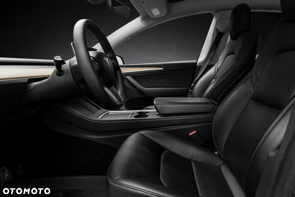 Tesla Model Y Long Range Dual Motor AWD - 13