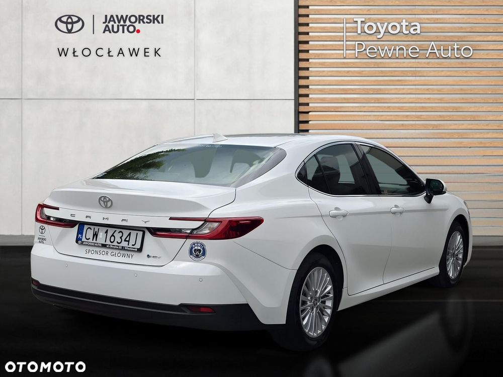 Toyota Camry - 5