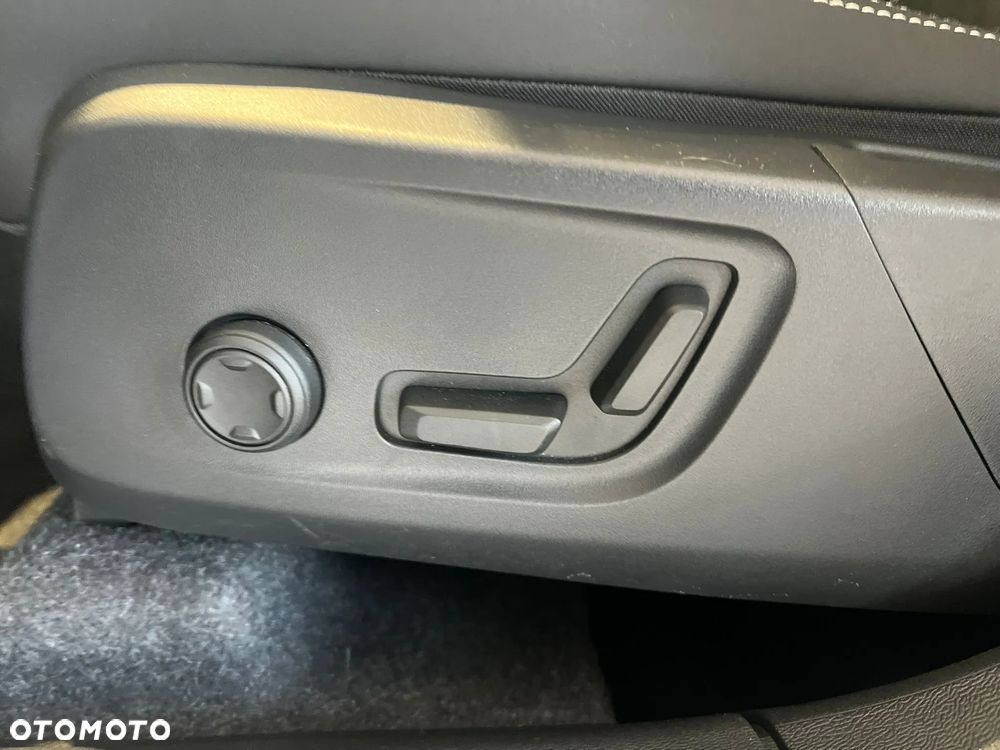 Volvo XC 40 B4 B DKG Ultra Black Edition - 14