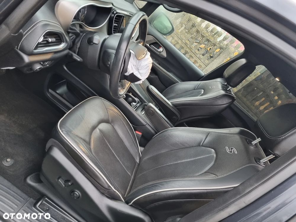 Chrysler Pacifica - 39